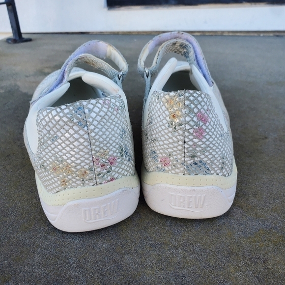 Drew Rose Snakeskin White Leather Flowered Mary Janes Shoes Women Size 7.5 - Picture 3 of 6